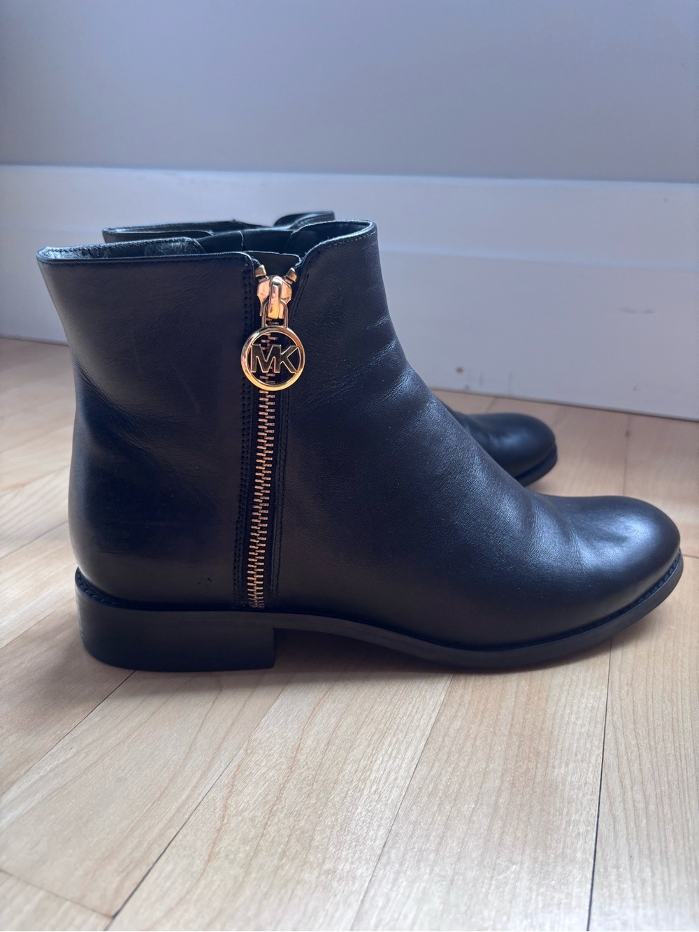 Michael Kors Lainey Black Leather Ankle Boots with Gold Zipper size 9